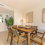 Vanian Gardens - 3br With Garden Apartmán