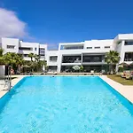 Vanian Gardens - 3br With Garden