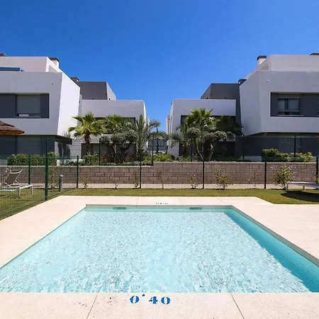 Vanian Gardens - 3br With Garden Appartement *