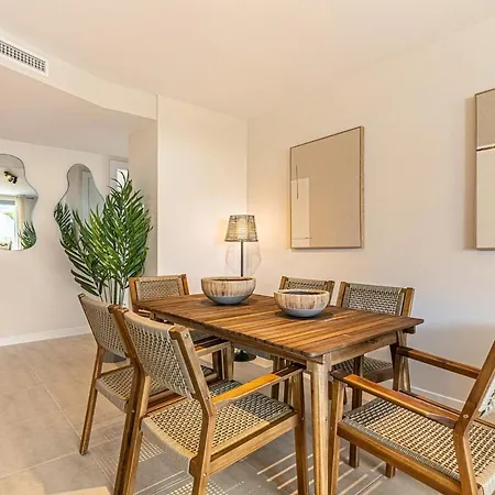 Vanian Gardens - 3br With Garden Apartament